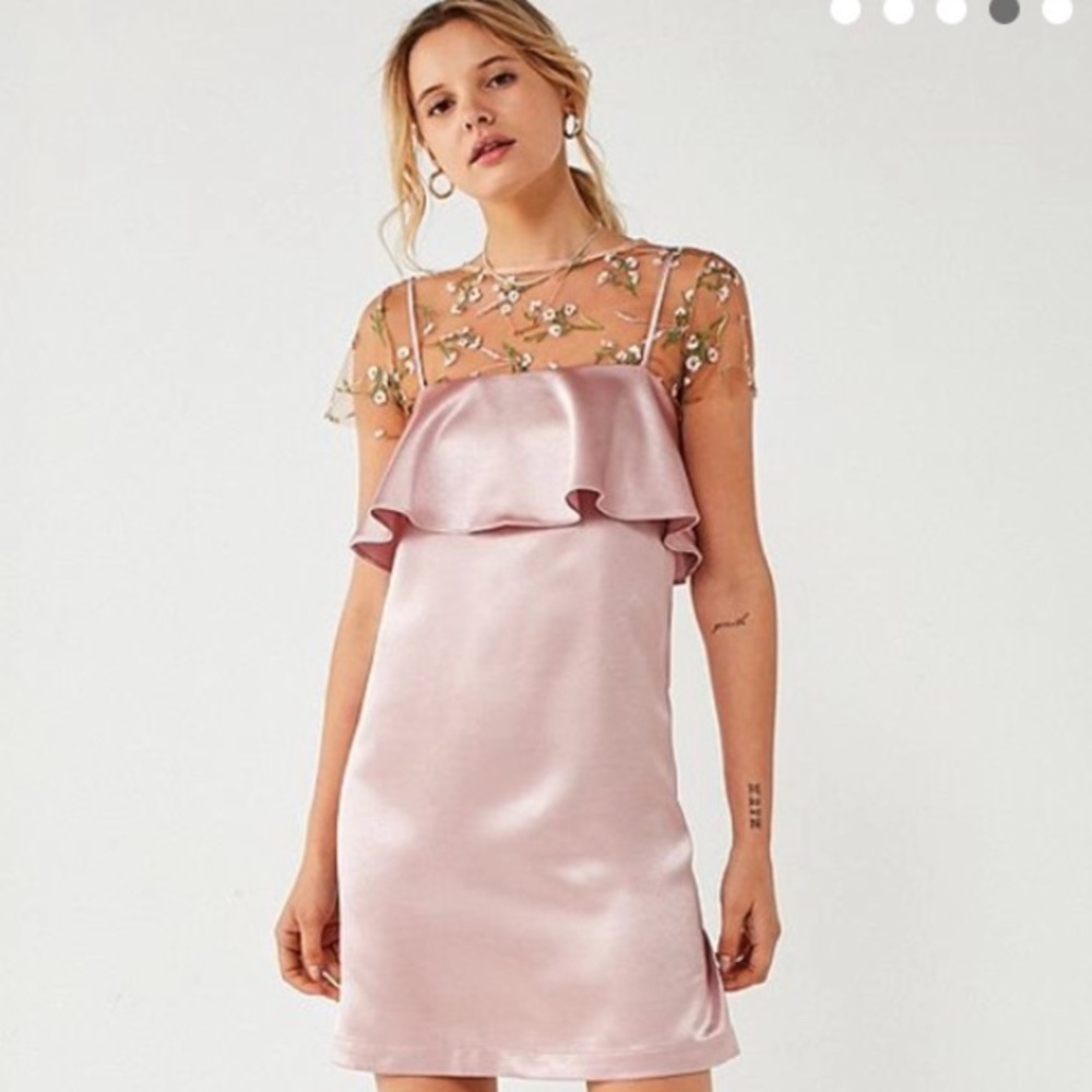 URBAN OUTFITTERS PINK DRESS